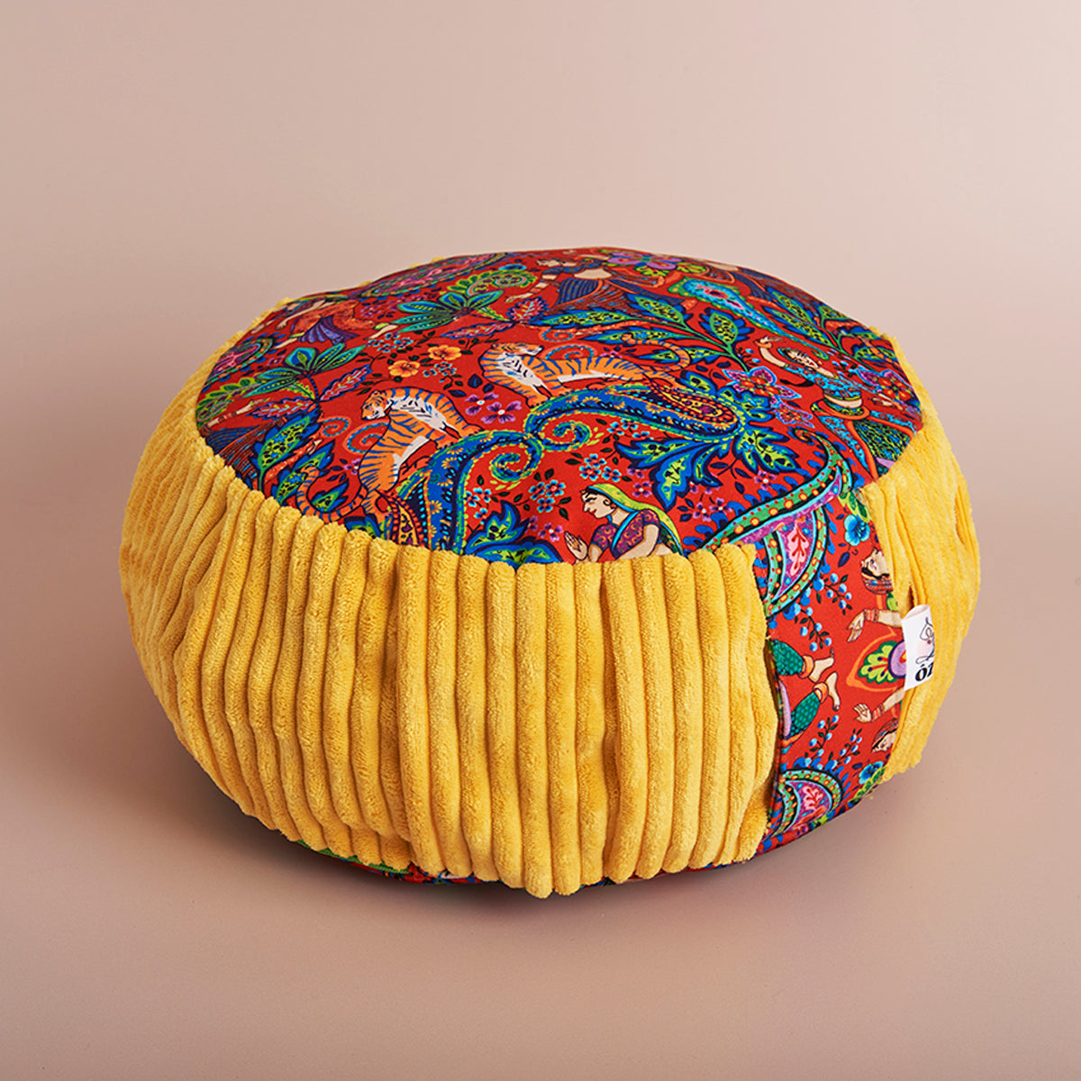 Coussin de méditation bengale fond rouge et contour jaune