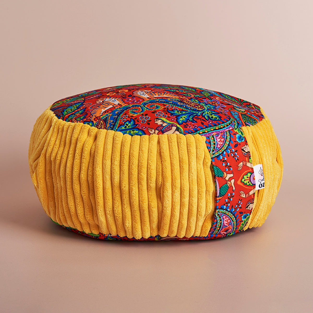 Coussin de méditation bengale fond rouge et contour jaune