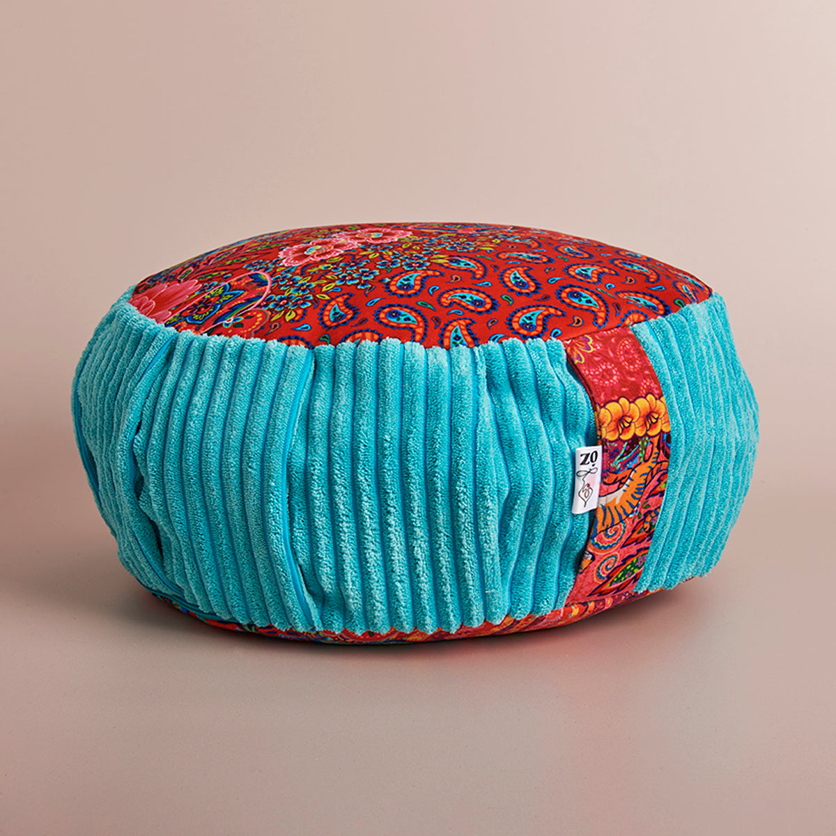 Coussin de méditation india fond multicouleurs et contour turquoise 
