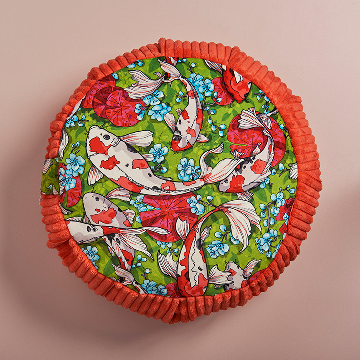 Coussin de méditation zafu carpe koï fond vert contour orange 