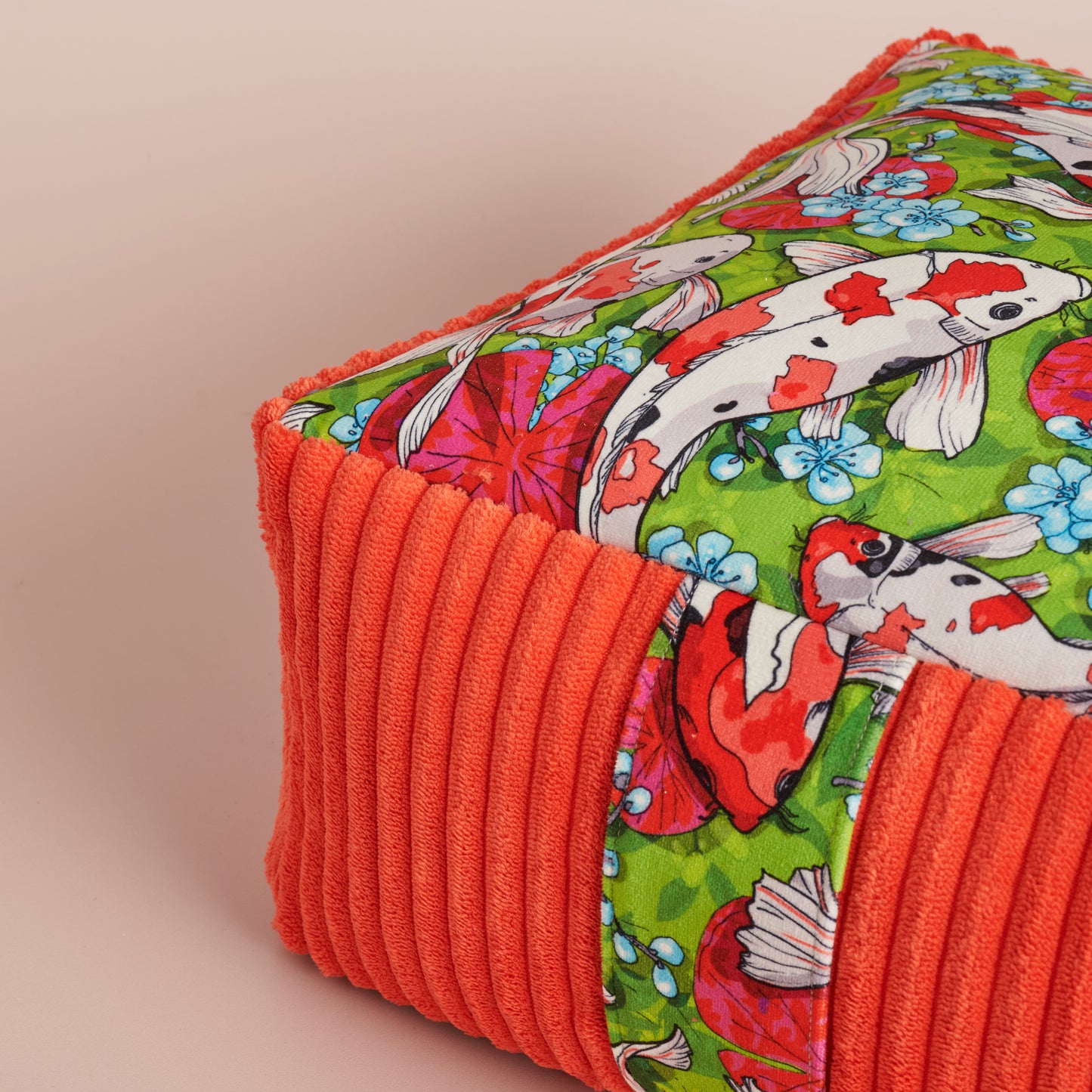 Coussin de méditation         mini zafu carpe koï vert